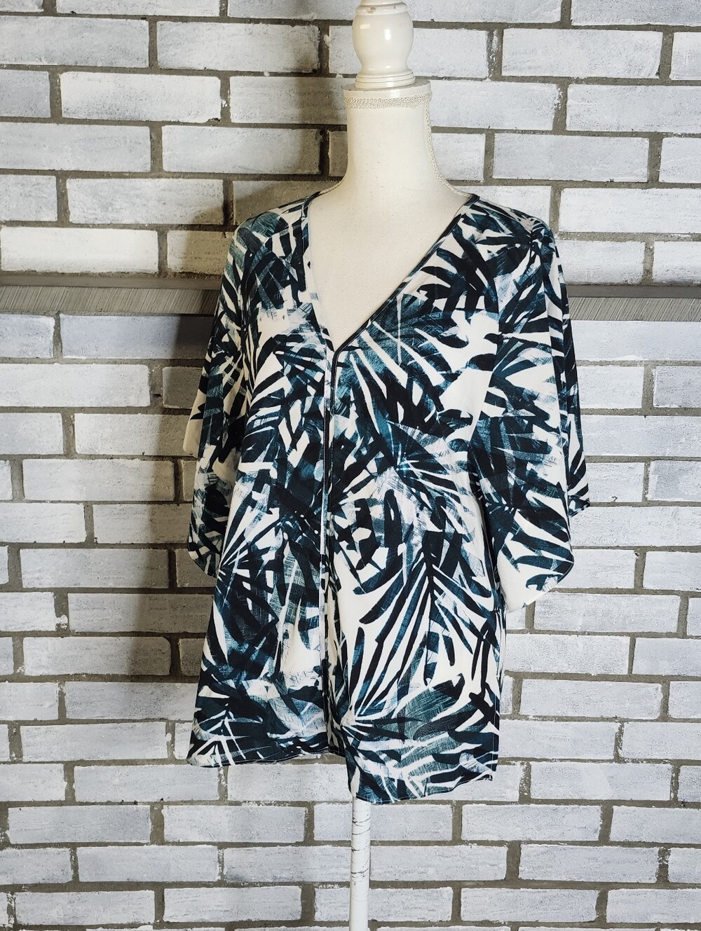 • Banana Republic Womens Short Wide Slit Sleeve Leaf Print Blouse S Multicolor